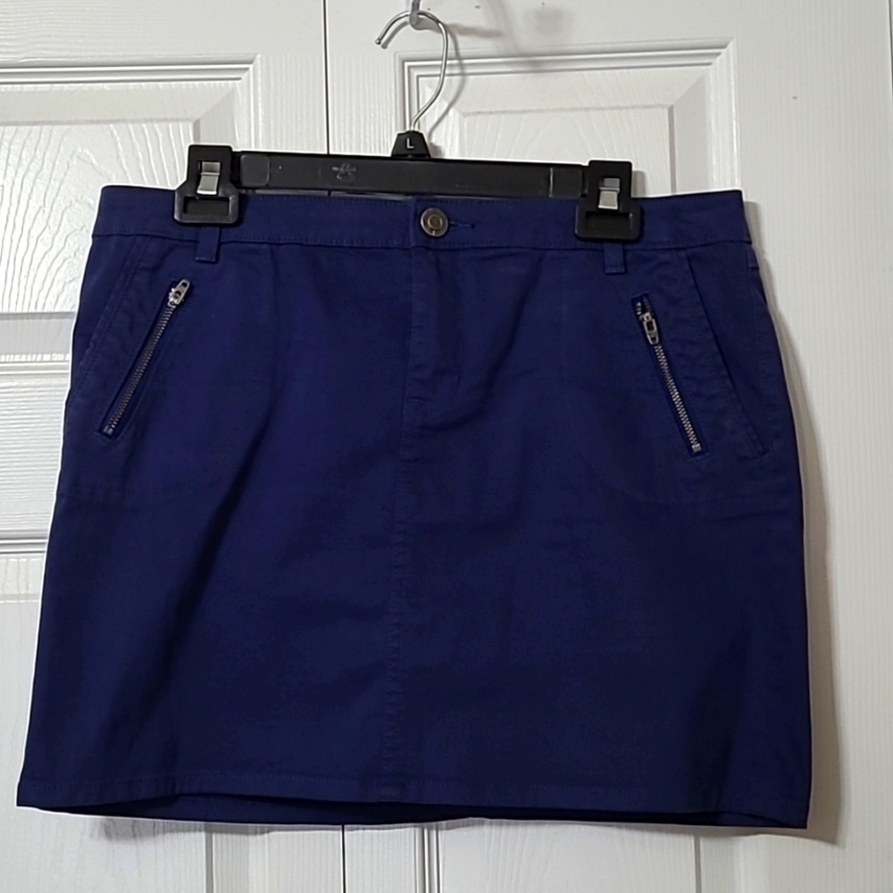 Blue Denim Skirt w/ Pockets, Size 8, Stretch Fabric, Excellent Like New Cond